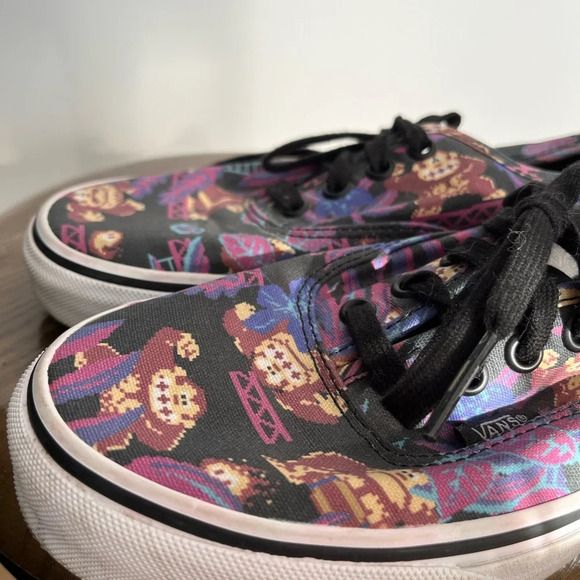 Vans x Nintendo Donkey Kong Limited Edition Sneaker Size 7 women or 5.5 - Picture 5 of 12